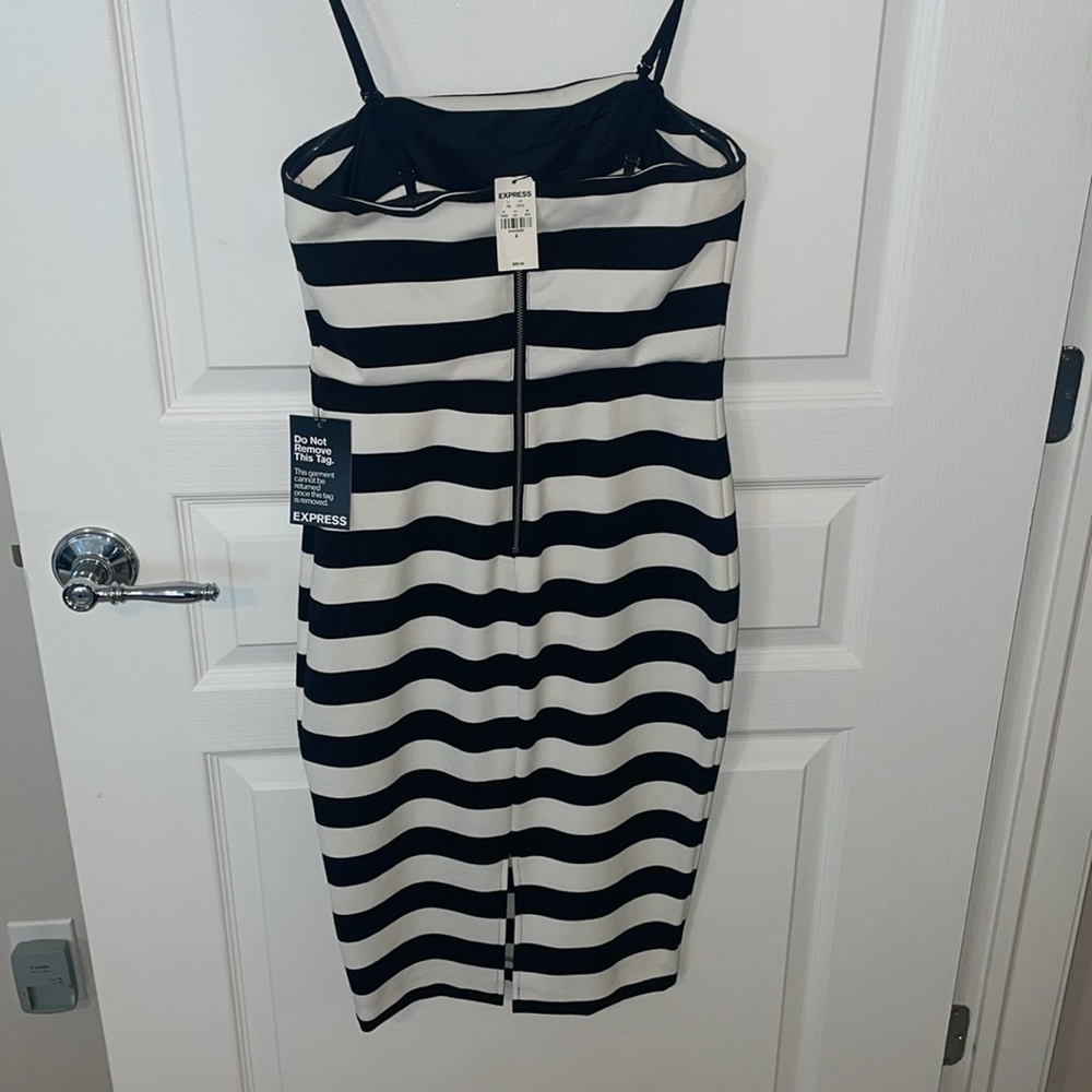Express fitted dress - Picture 6 of 8
